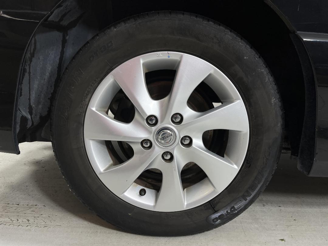 Photo '12' of Nissan Serena Photo '12' of Nissan Serena