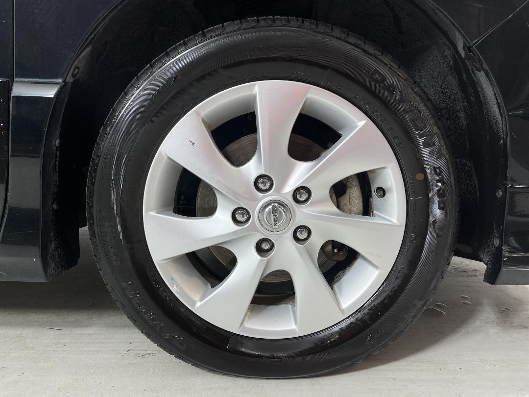 Photo '9' of Nissan Serena Photo '9' of Nissan Serena