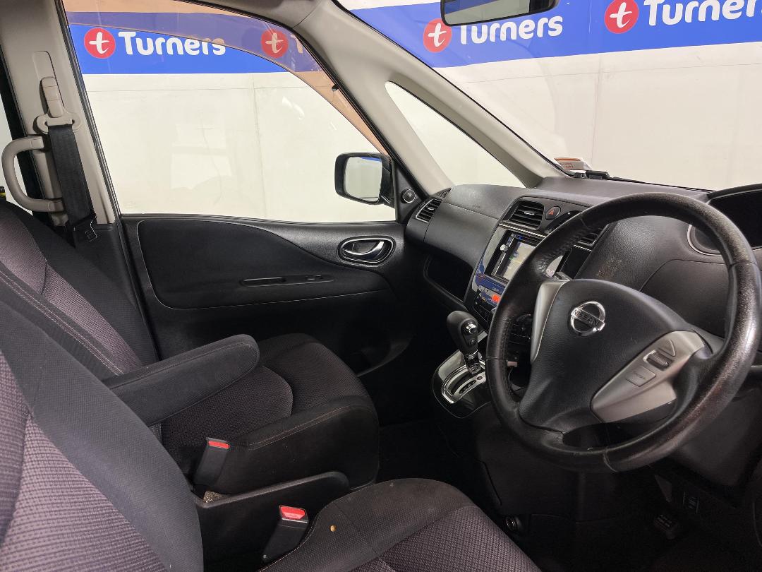 Photo '16' of Nissan Serena Photo '16' of Nissan Serena