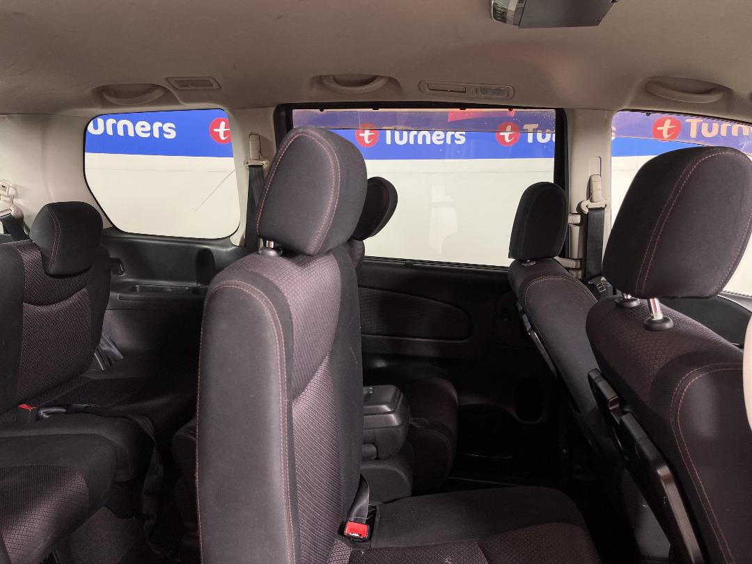 Photo '20' of Nissan Serena Photo '20' of Nissan Serena