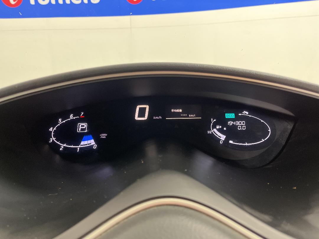 Photo '21' of Nissan Serena Photo '21' of Nissan Serena