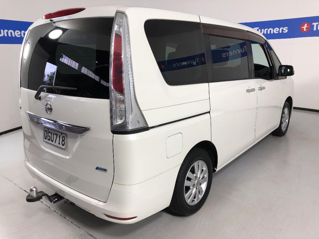Photo '7' of Nissan Serena Photo '7' of Nissan Serena