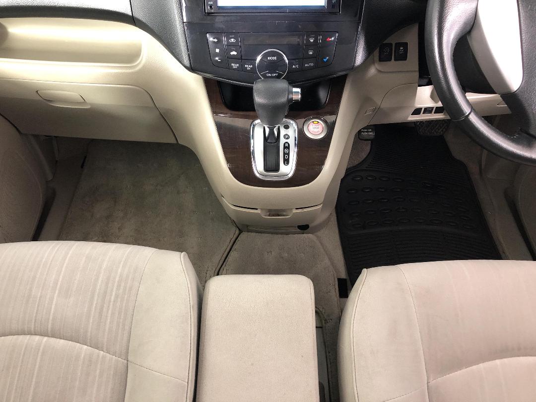 Photo '18' of Nissan Serena Photo '18' of Nissan Serena