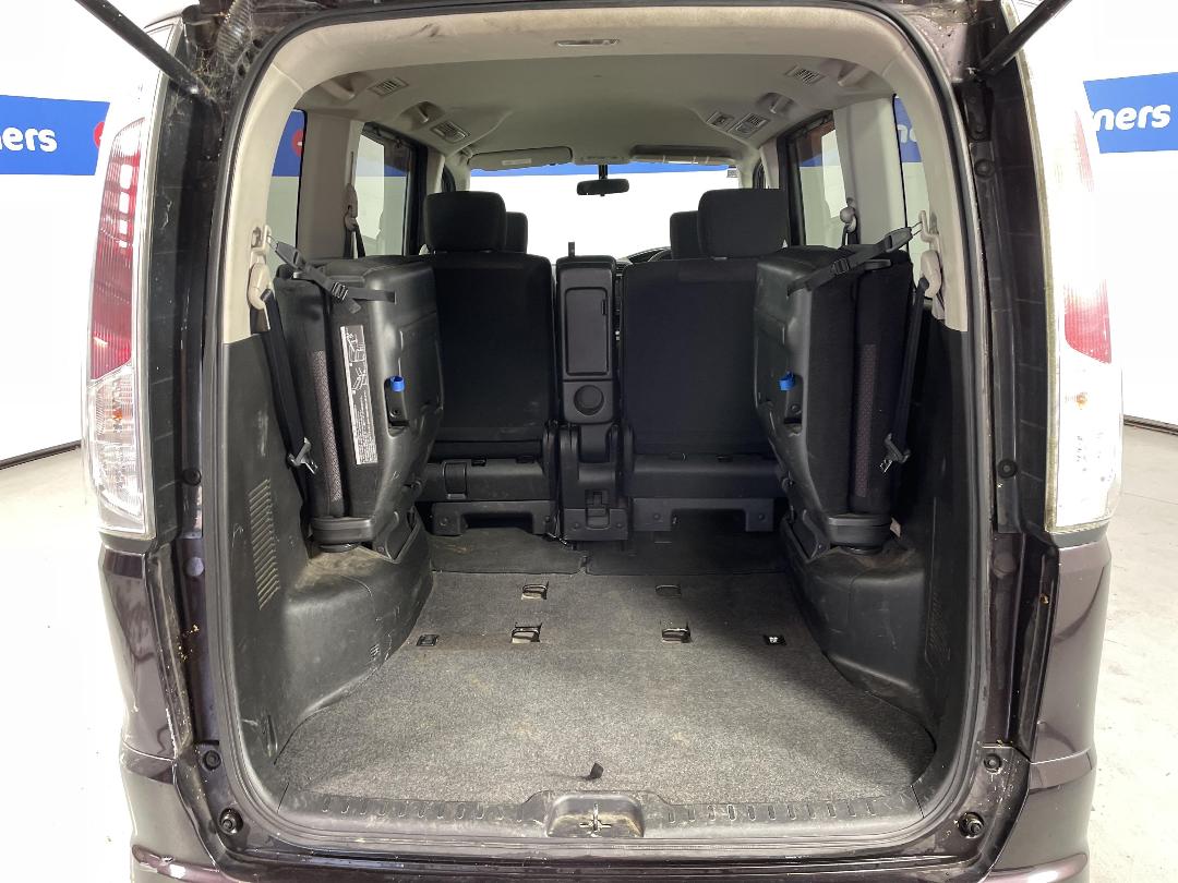 Photo '14' of Nissan Serena