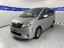Thumbnail '3' of Nissan Serena