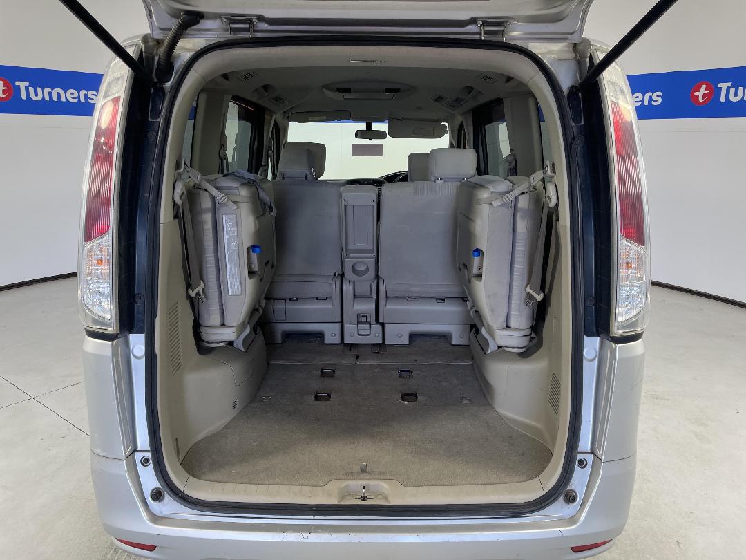 Photo '12' of Nissan Serena