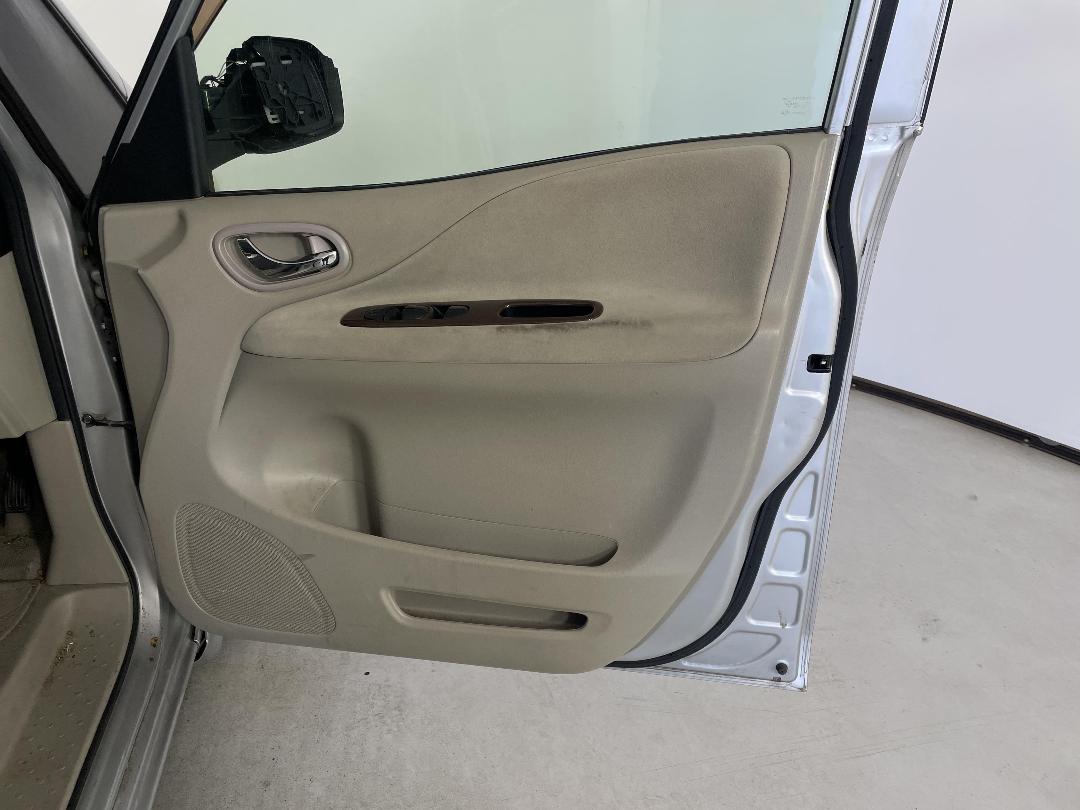 Photo '13' of Nissan Serena