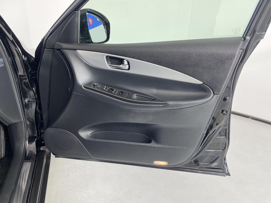 Photo '15' of Nissan Skyline