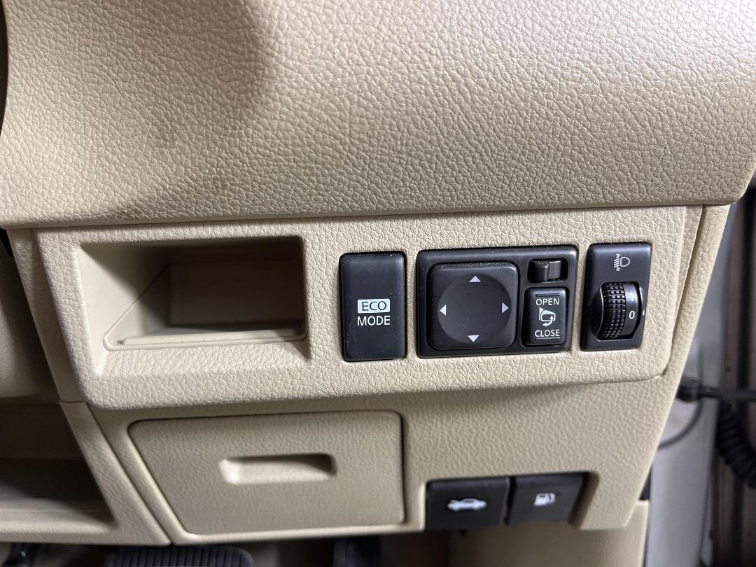 Photo '24' of Nissan Tiida