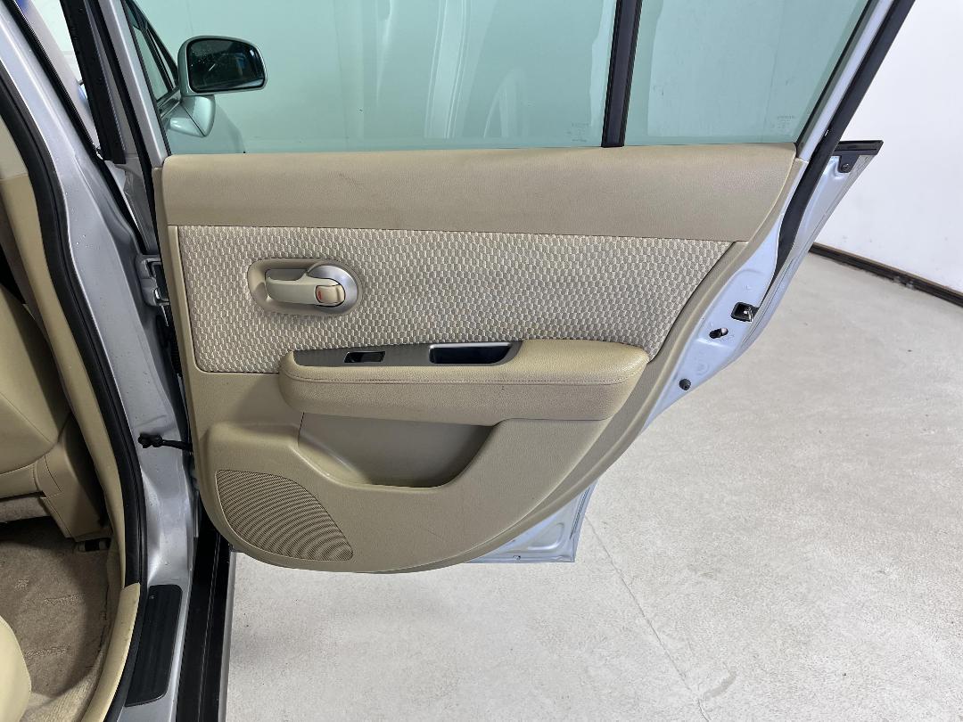 Photo '19' of Nissan Tiida Photo '19' of Nissan Tiida