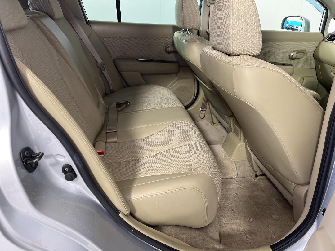 Photo '20' of Nissan Tiida Photo '20' of Nissan Tiida