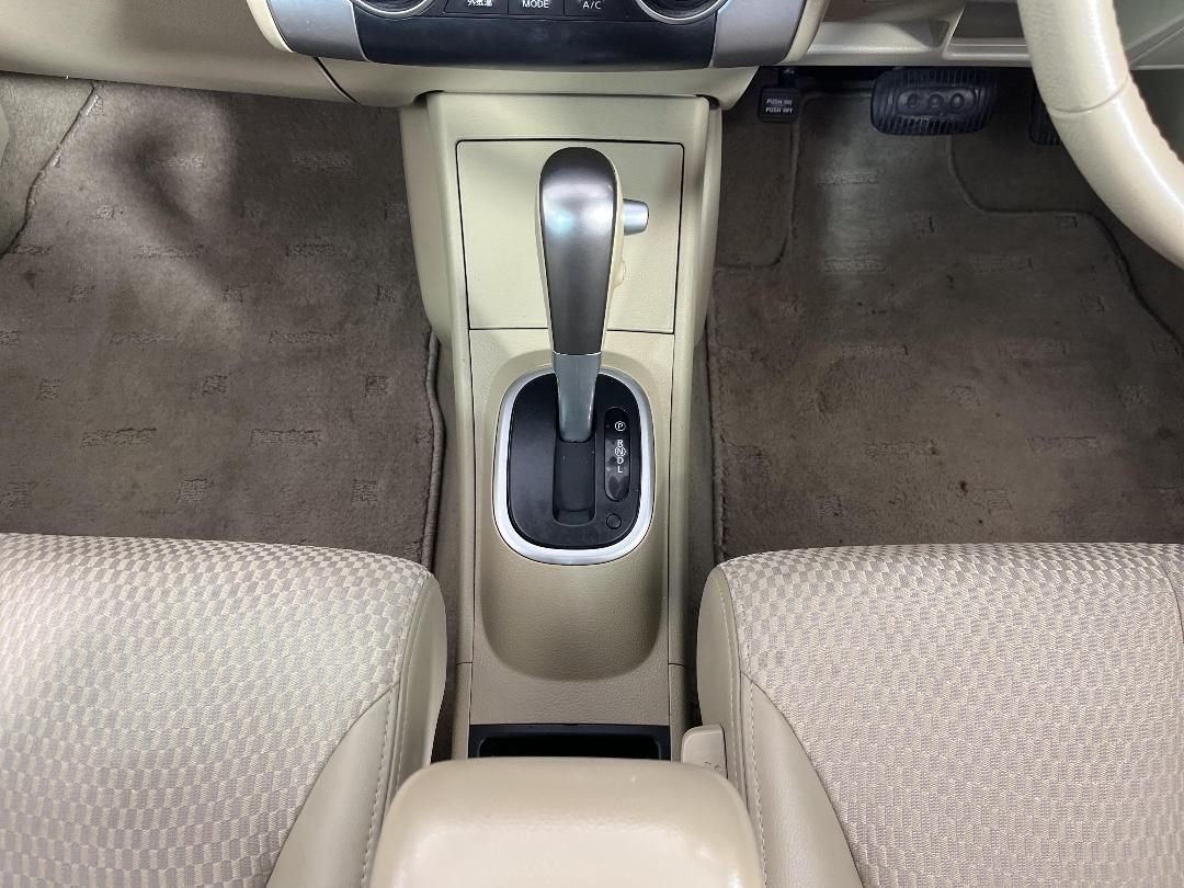 Photo '18' of Nissan Tiida Photo '18' of Nissan Tiida