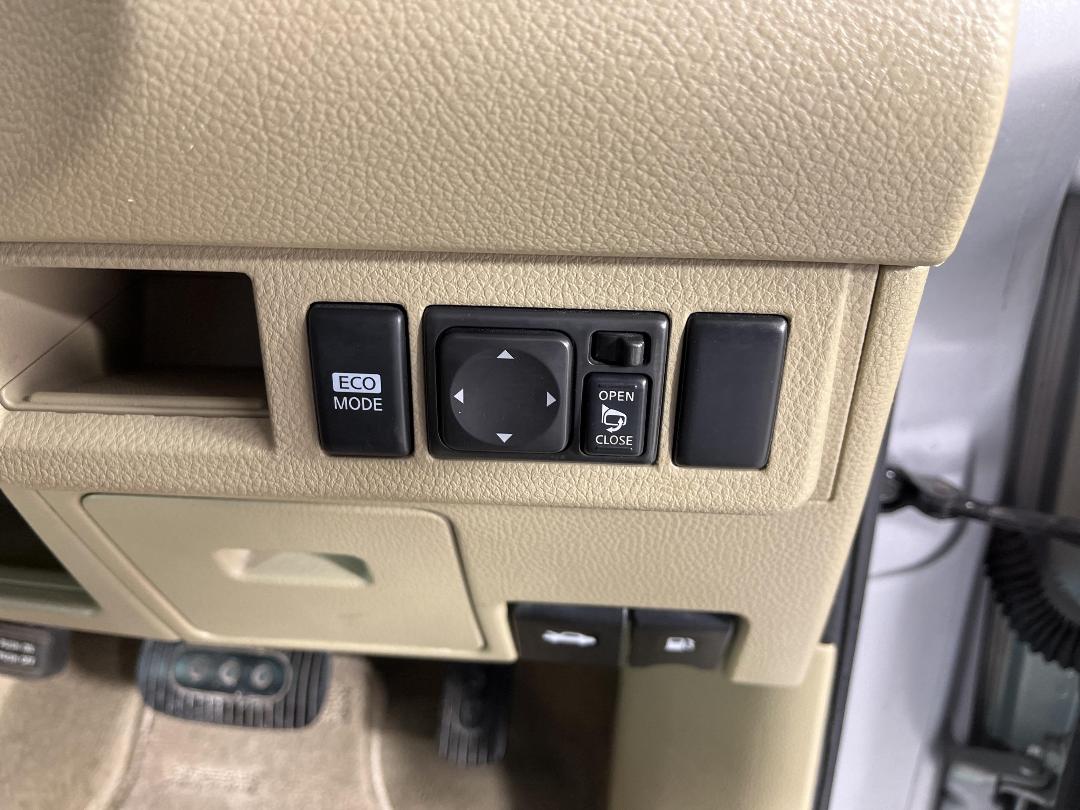 Photo '25' of Nissan Tiida Photo '25' of Nissan Tiida