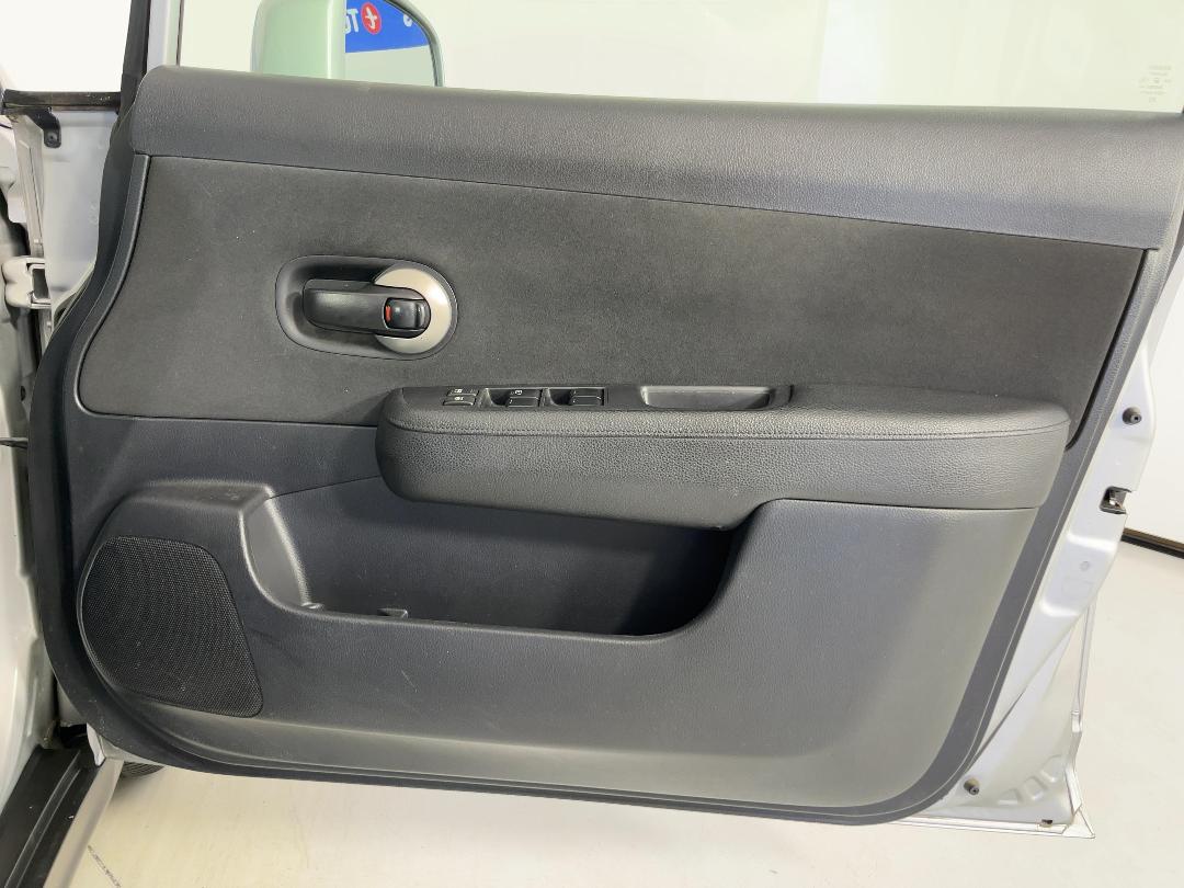 Photo '15' of Nissan Tiida Photo '15' of Nissan Tiida