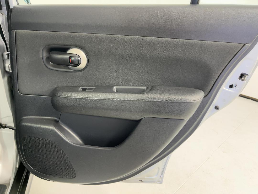 Photo '19' of Nissan Tiida Photo '19' of Nissan Tiida