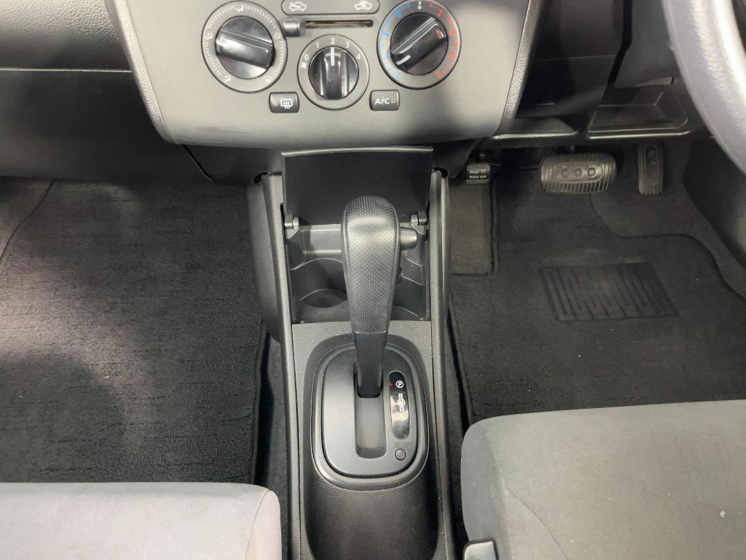 Photo '18' of Nissan Tiida Photo '18' of Nissan Tiida