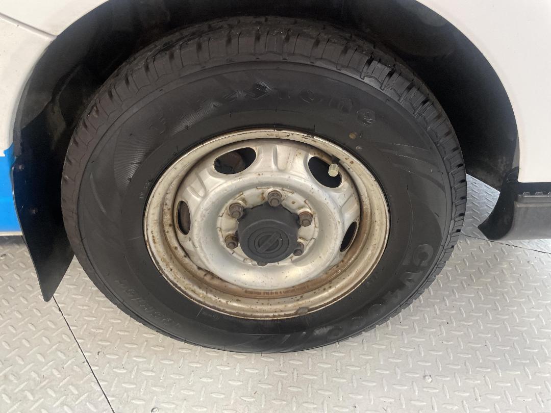 Photo '7' of Nissan Urvan