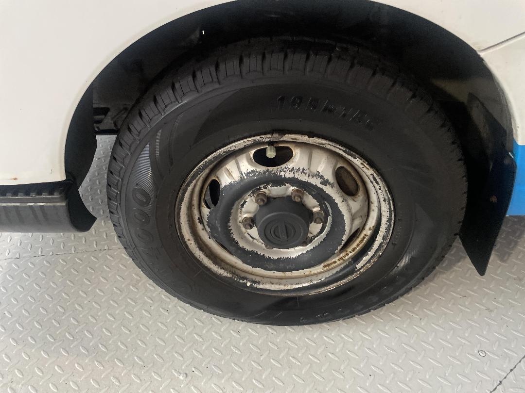 Photo '8' of Nissan Urvan