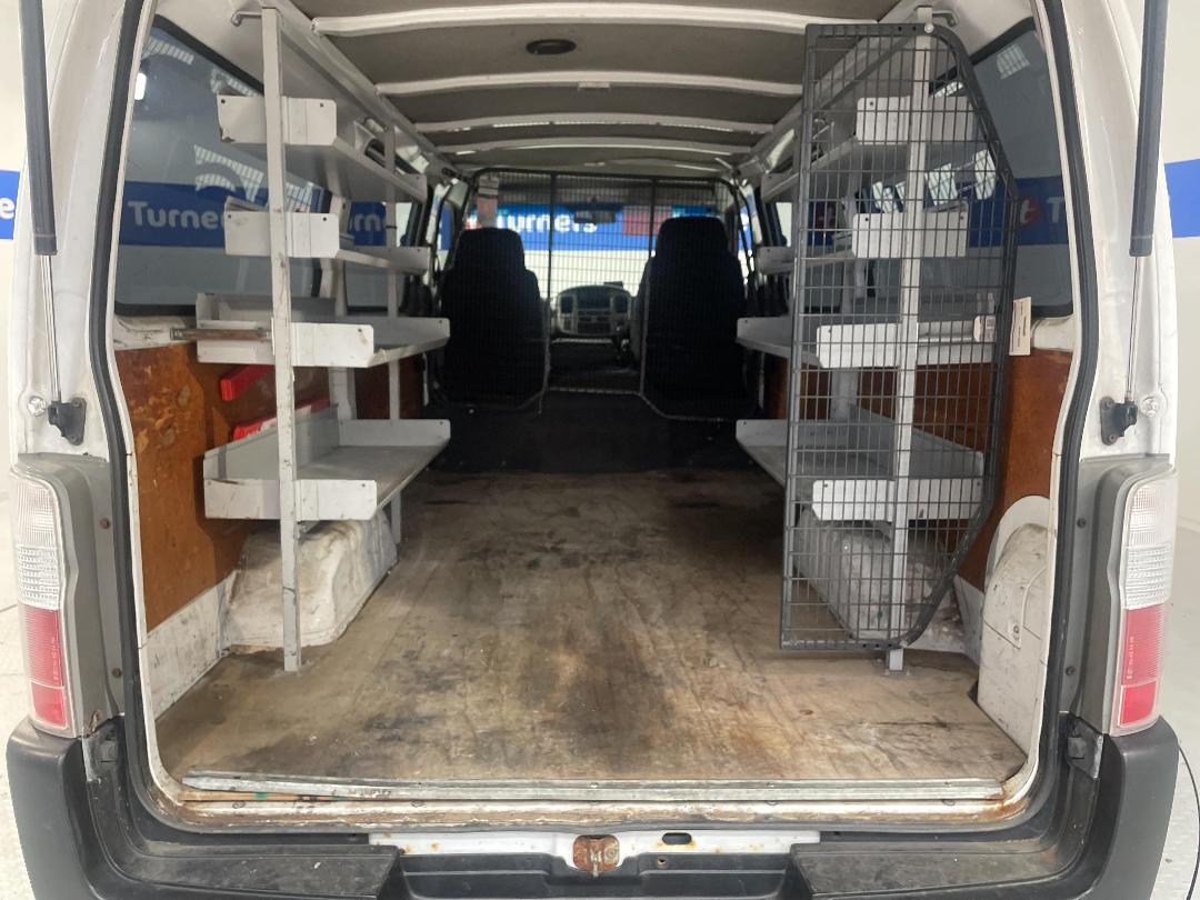 Photo '12' of Nissan Urvan