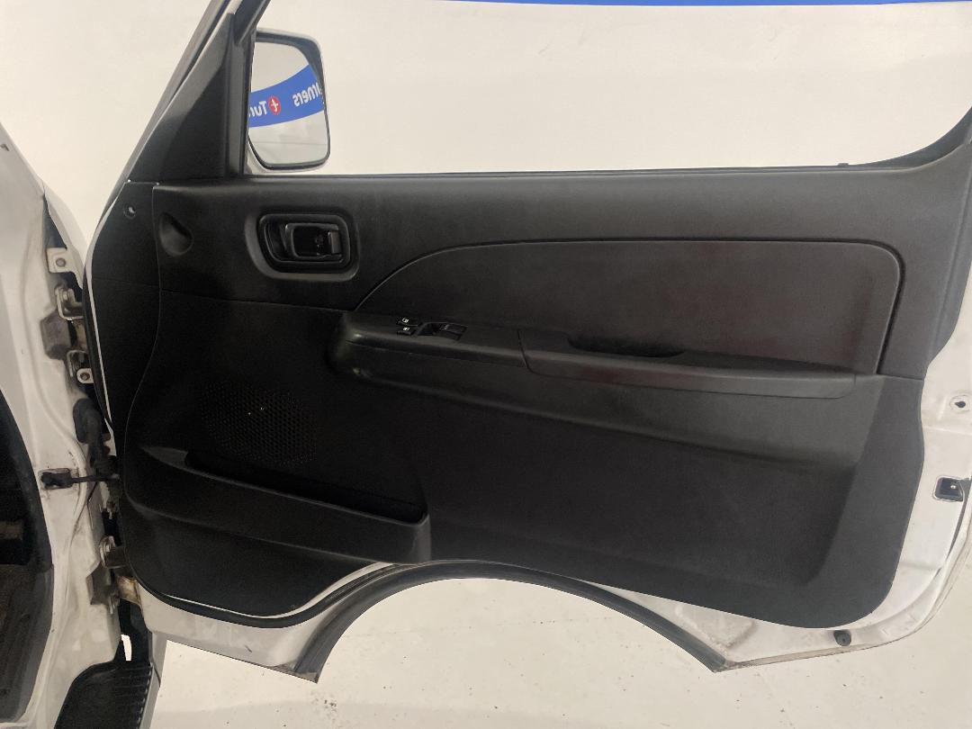 Photo '13' of Nissan Urvan