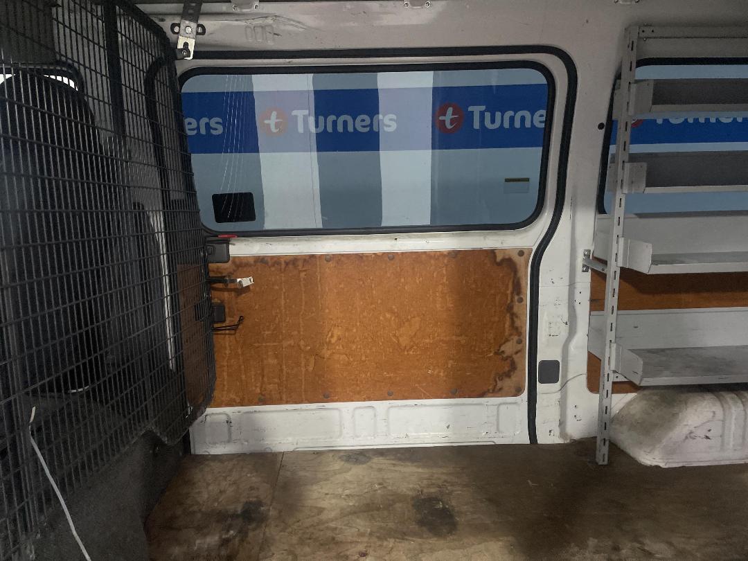 Photo '17' of Nissan Urvan