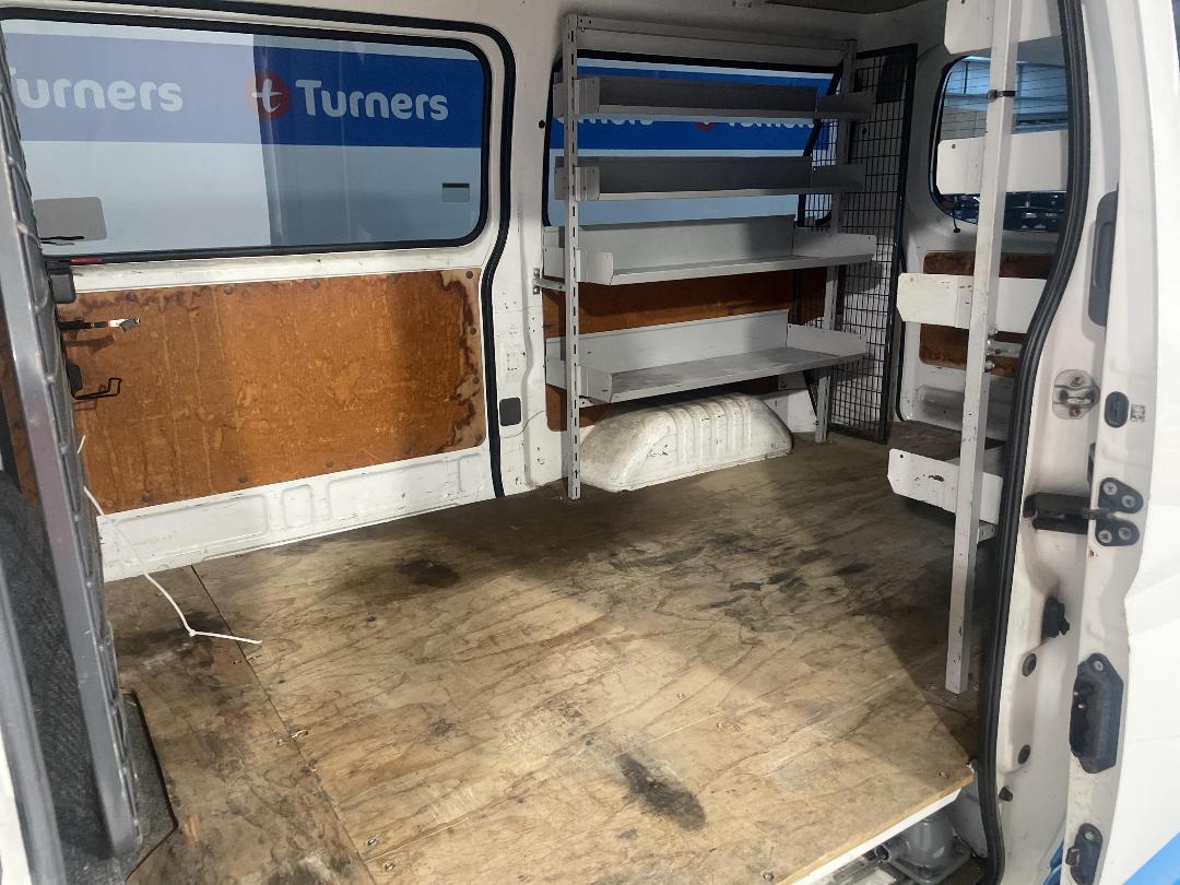 Photo '18' of Nissan Urvan