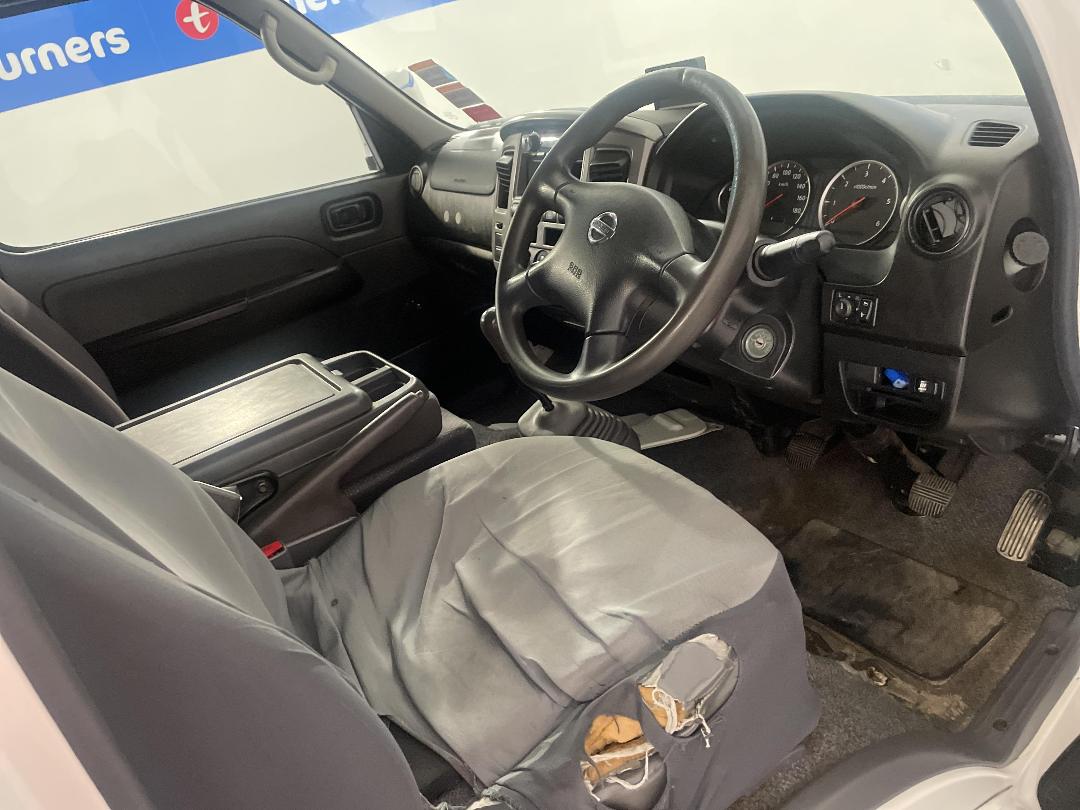 Photo '14' of Nissan Urvan