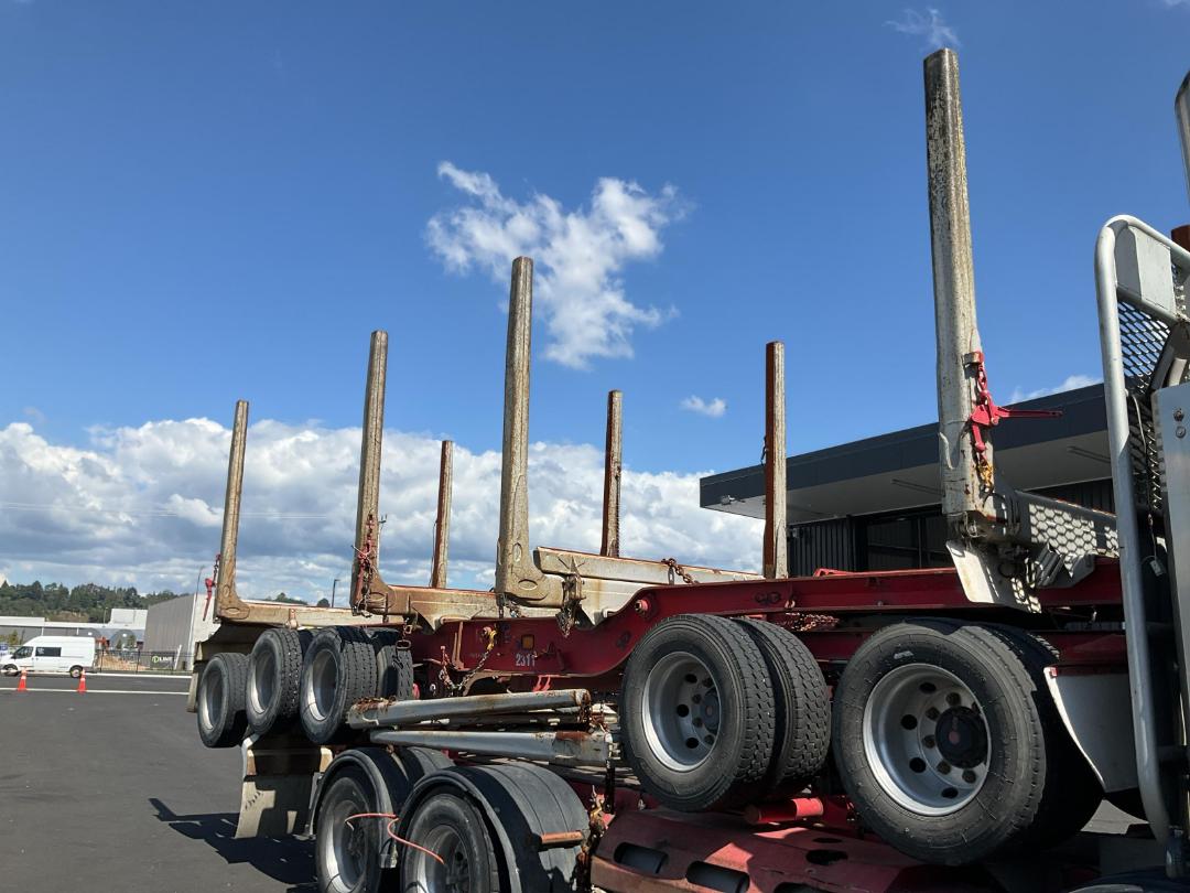 Photo '4' of PATCHELL 4SH MB Logger Trailer Full