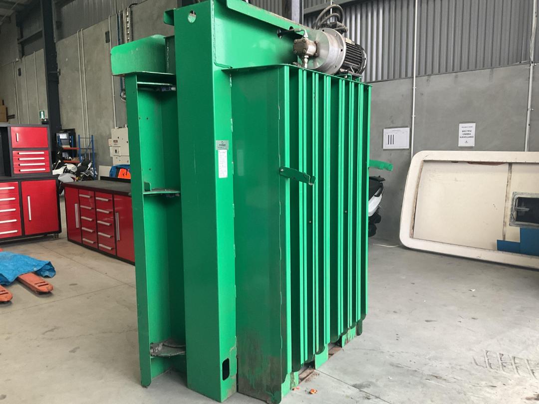 Photo '4' of Pioneer PB450 Baler Photo '4' of Pioneer PB450 Baler