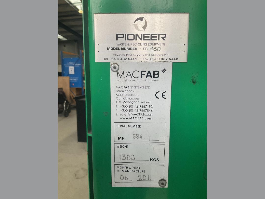 Photo '20' of Pioneer PB450 Baler Photo '20' of Pioneer PB450 Baler
