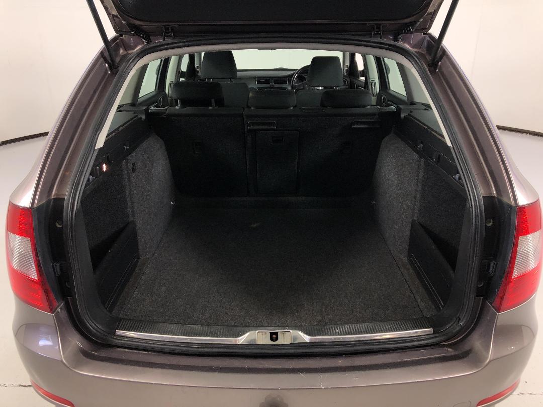 Photo '14' of Skoda Superb