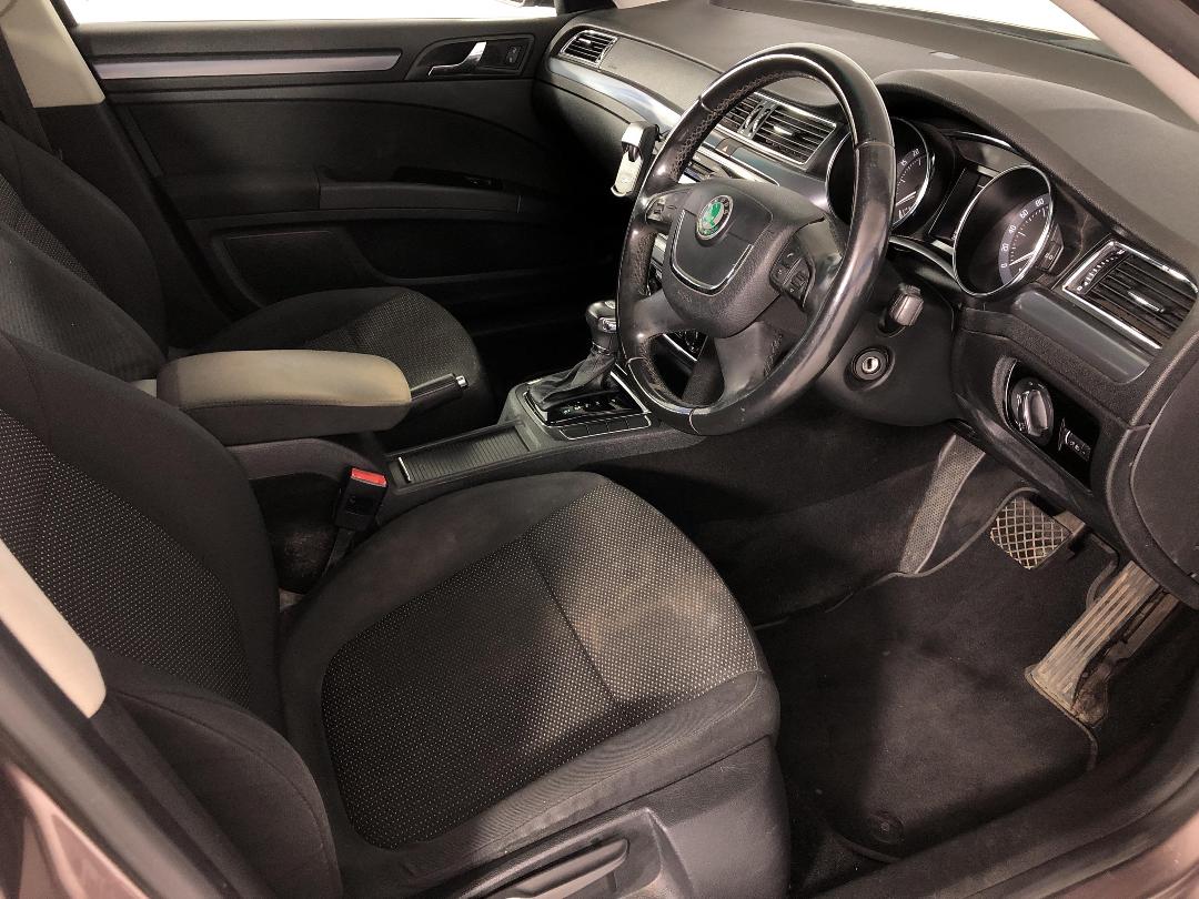 Photo '16' of Skoda Superb