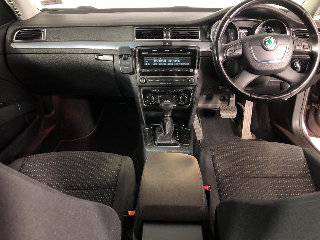 Photo '17' of Skoda Superb