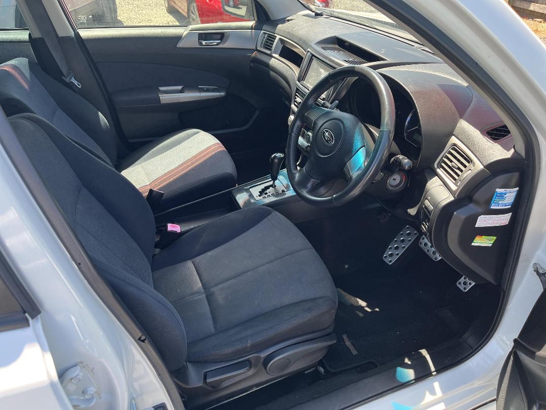 Photo '10' of Subaru Exiga Photo '10' of Subaru Exiga