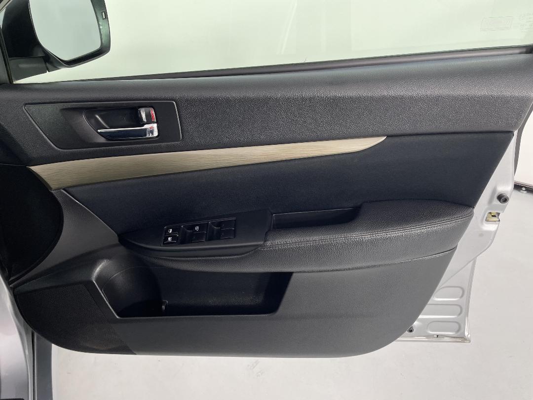 Photo '15' of Subaru Legacy