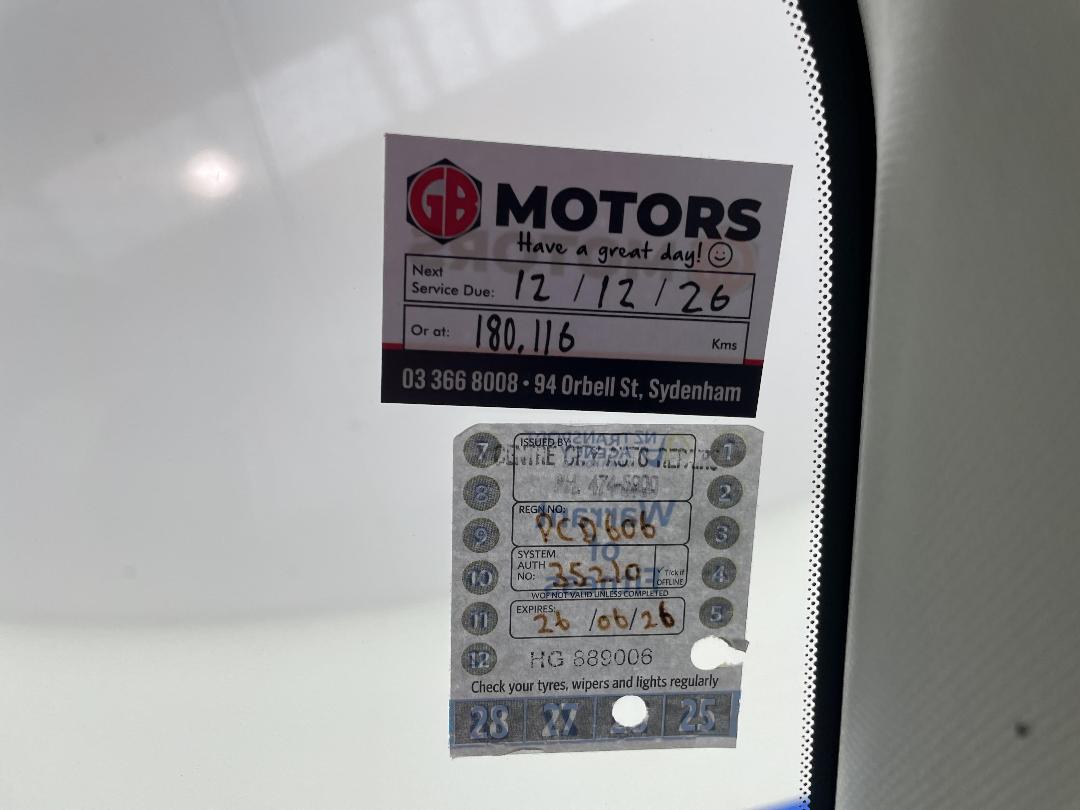 Photo '29' of Subaru Legacy