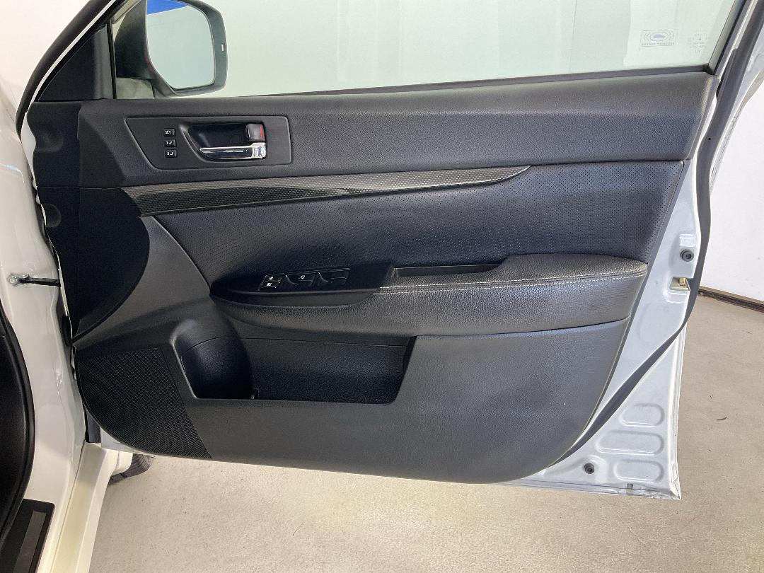 Photo '15' of Subaru Legacy