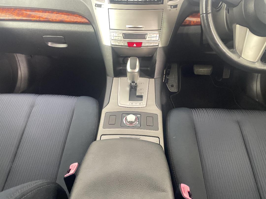 Photo '18' of Subaru Legacy