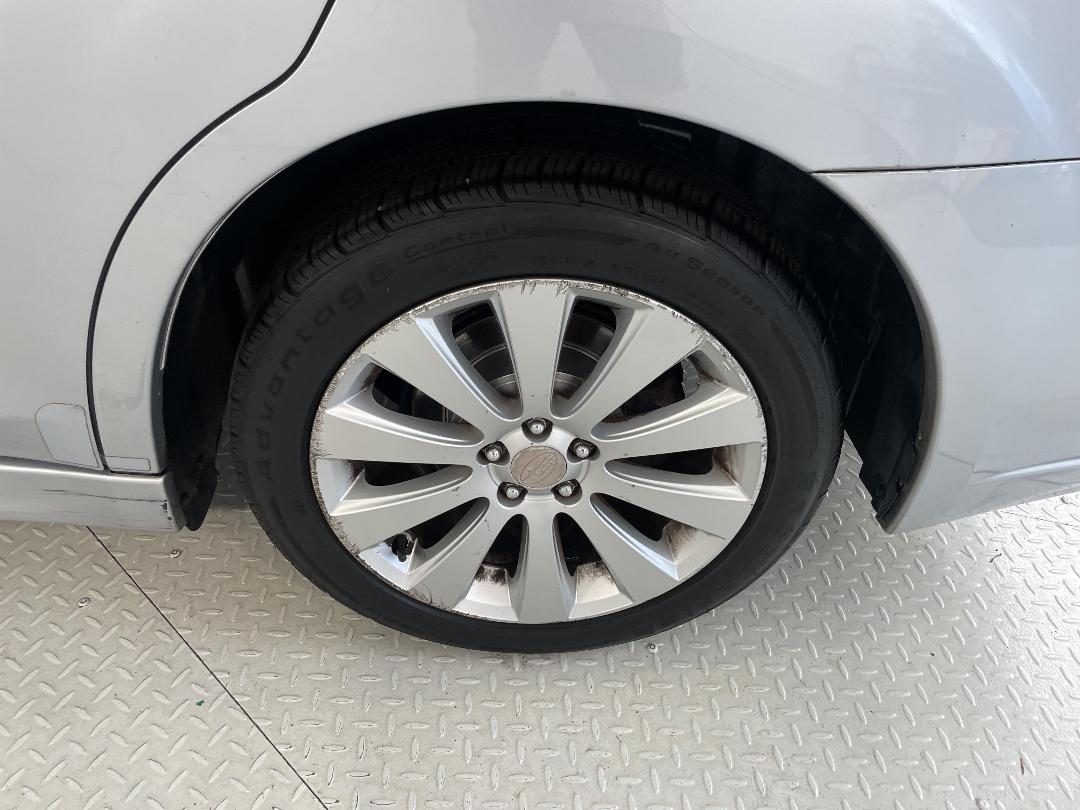 Photo '11' of Subaru Legacy