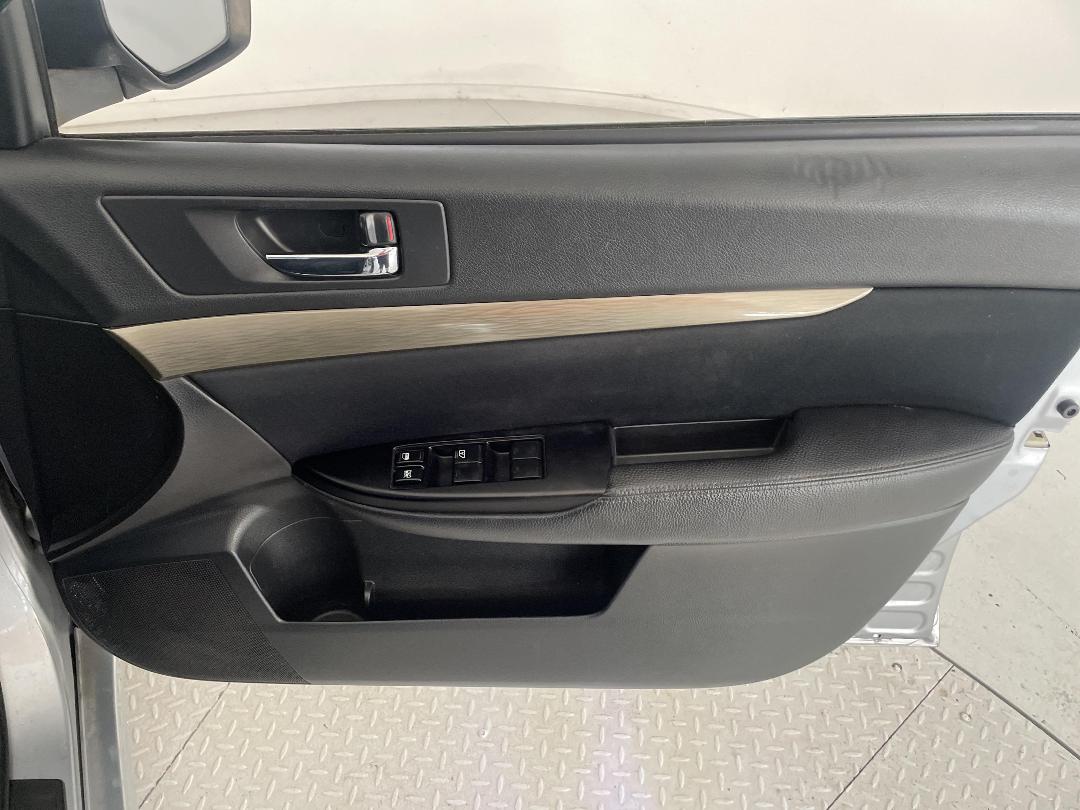 Photo '15' of Subaru Legacy