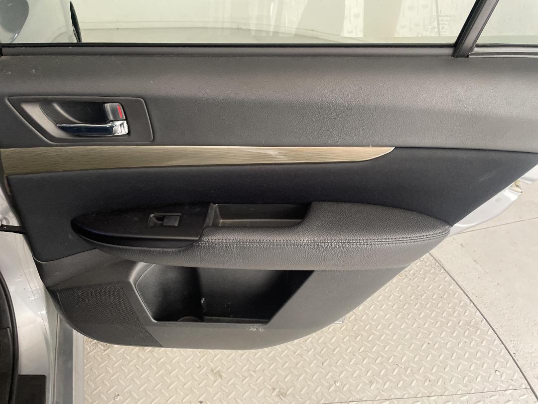 Photo '19' of Subaru Legacy