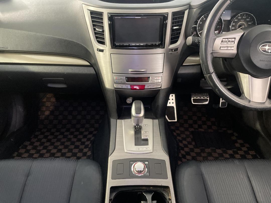 Photo '18' of Subaru Legacy