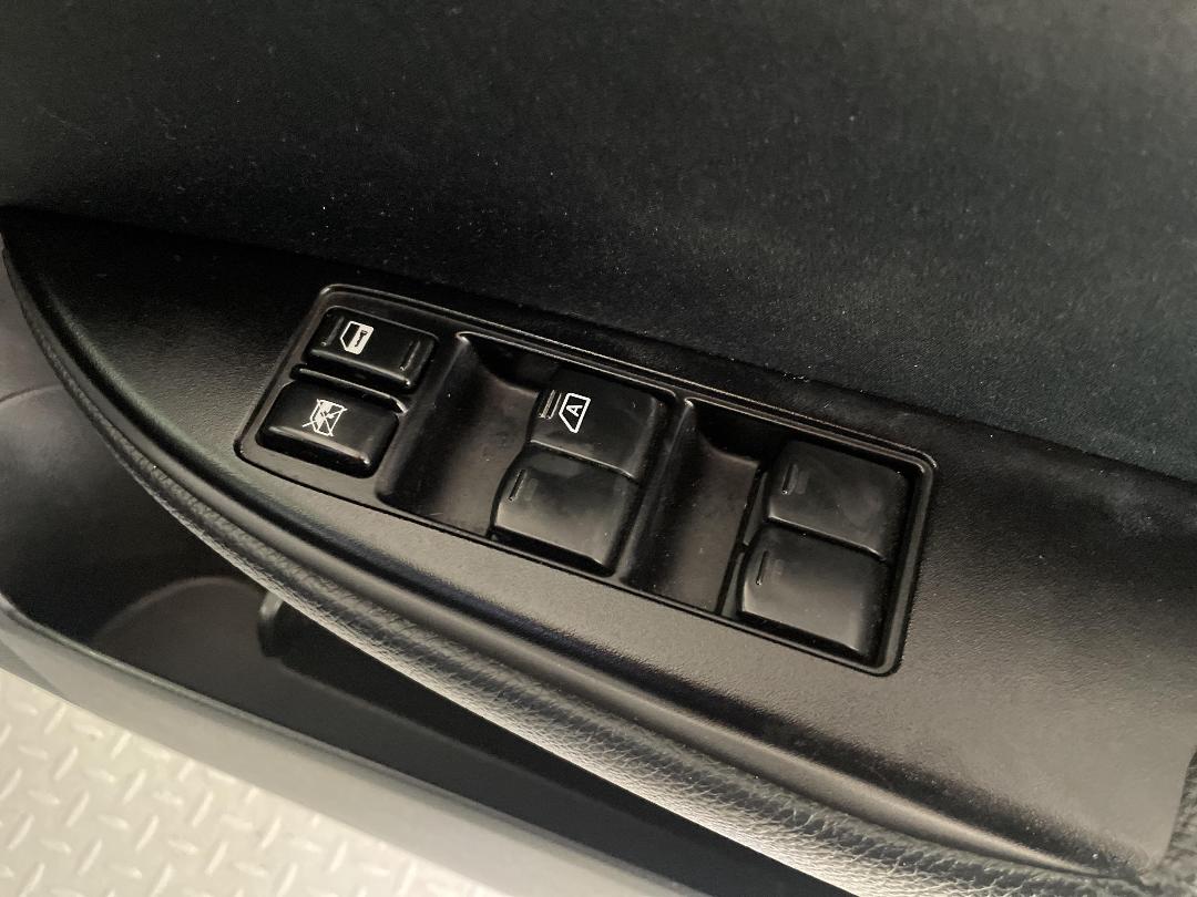 Photo '24' of Subaru Legacy