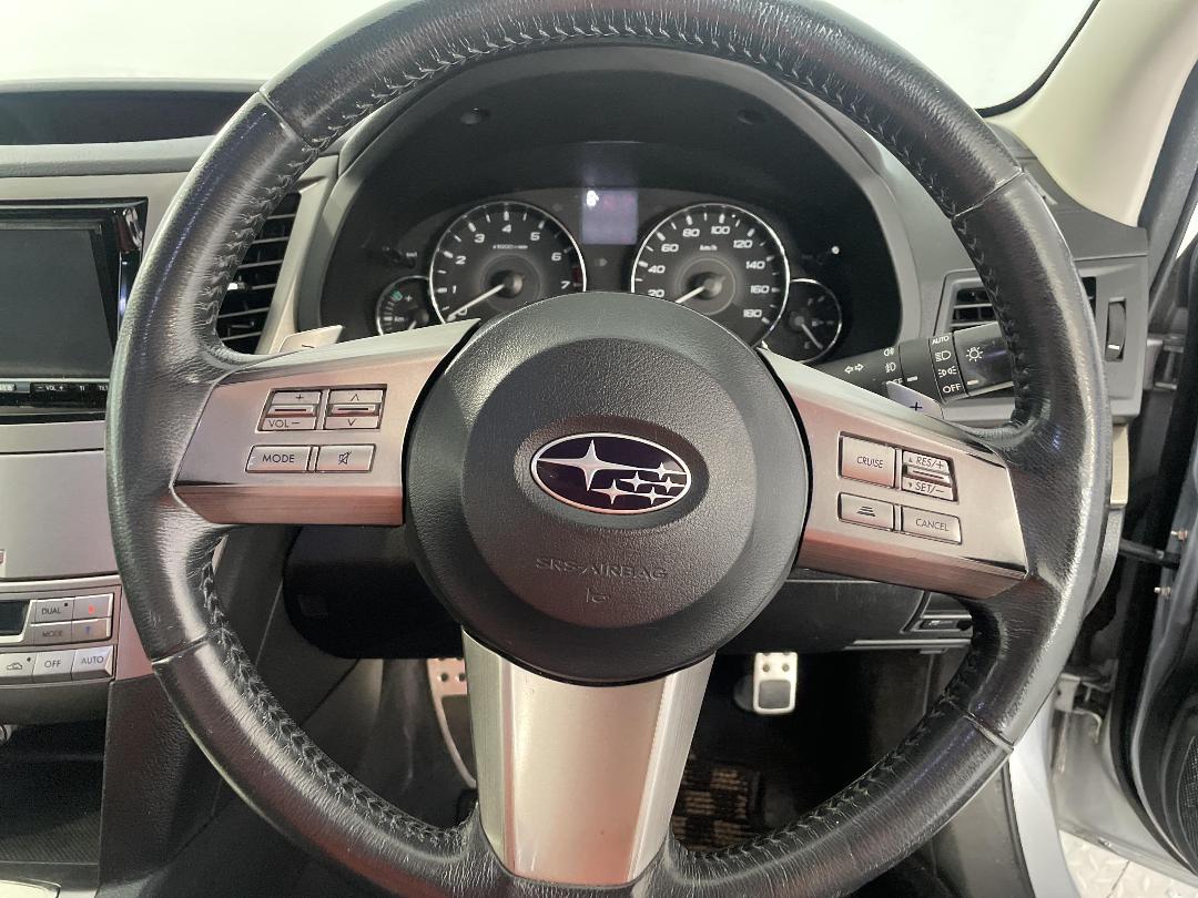 Photo '28' of Subaru Legacy