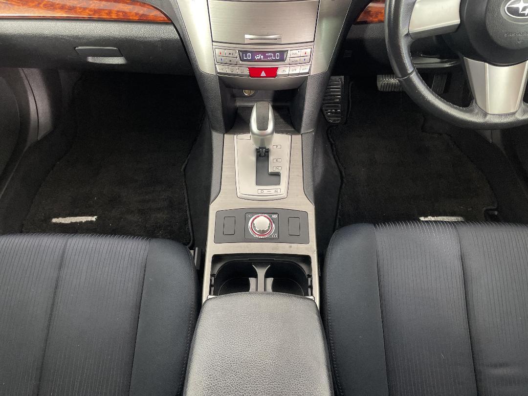 Photo '18' of Subaru Legacy Photo '18' of Subaru Legacy