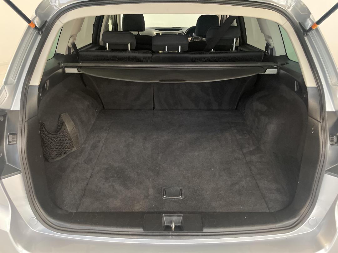 Photo '14' of Subaru Legacy