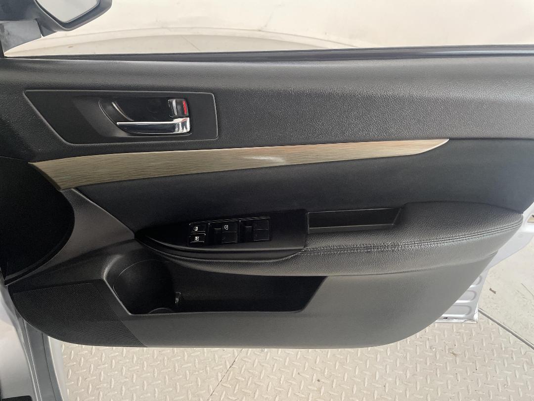 Photo '15' of Subaru Legacy