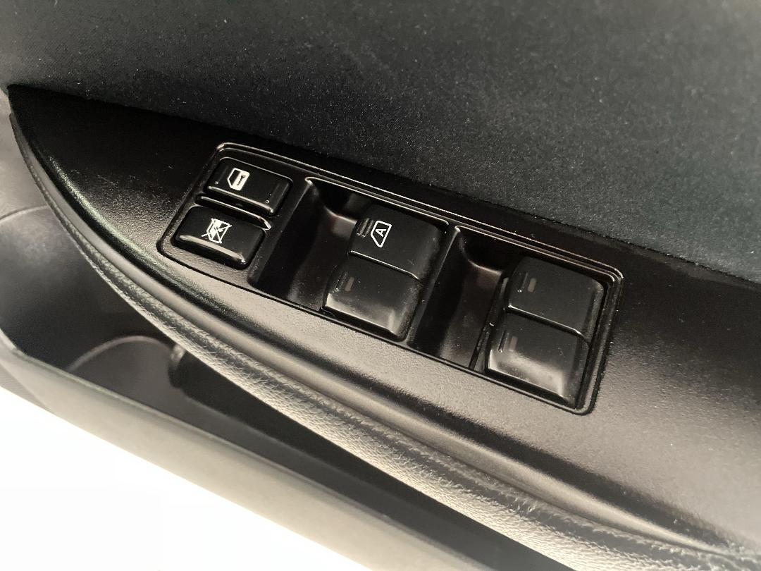 Photo '24' of Subaru Legacy