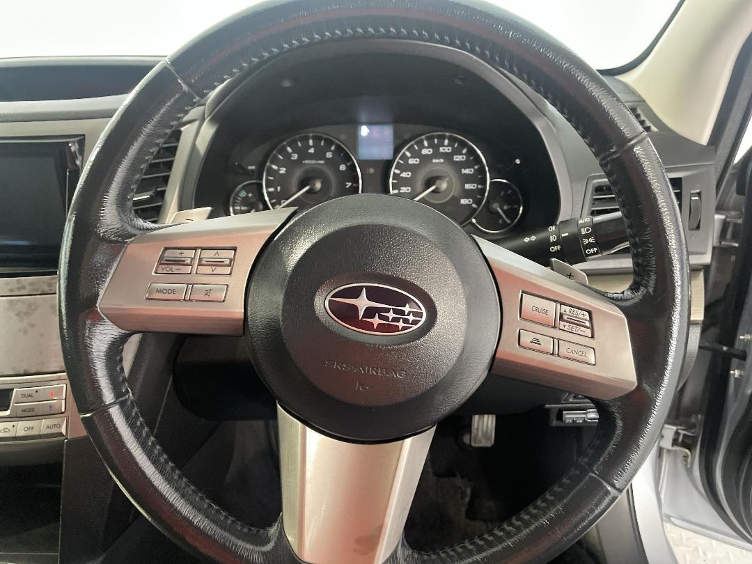 Photo '28' of Subaru Legacy