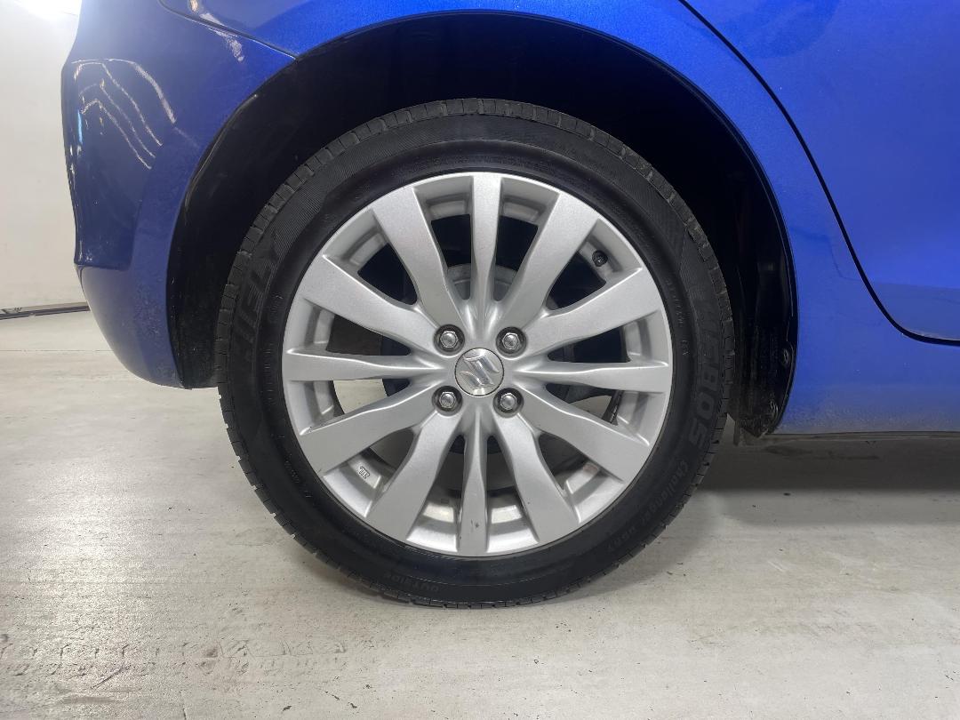 Photo '12' of Suzuki Swift